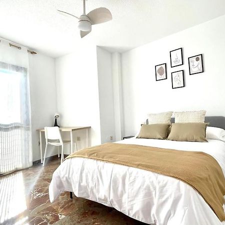 Beautiful & Sunny Apartment Малага Экстерьер фото