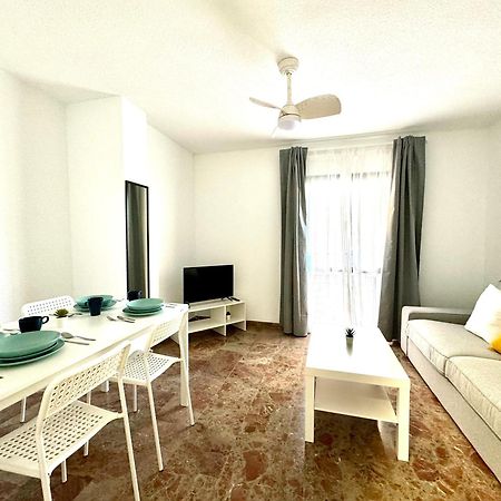 Beautiful & Sunny Apartment Малага Экстерьер фото