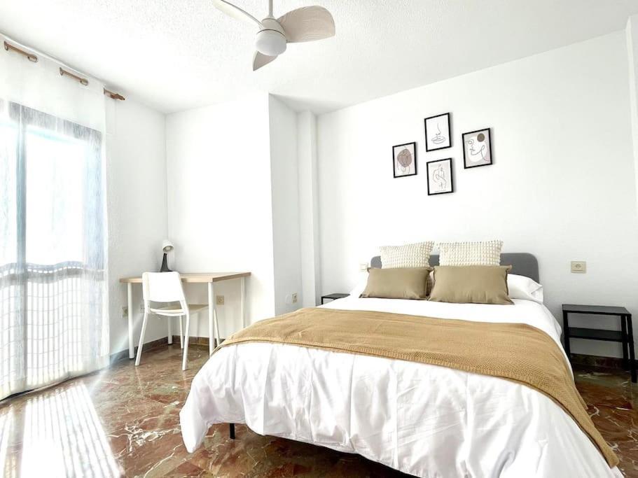 Beautiful & Sunny Apartment Малага Экстерьер фото