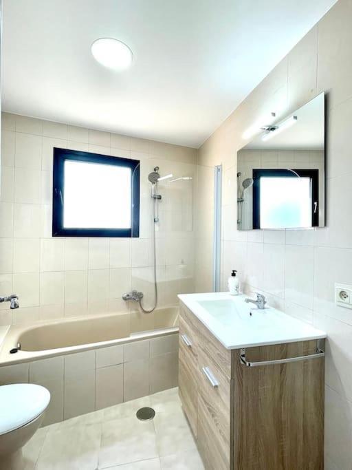 Beautiful & Sunny Apartment Малага Экстерьер фото