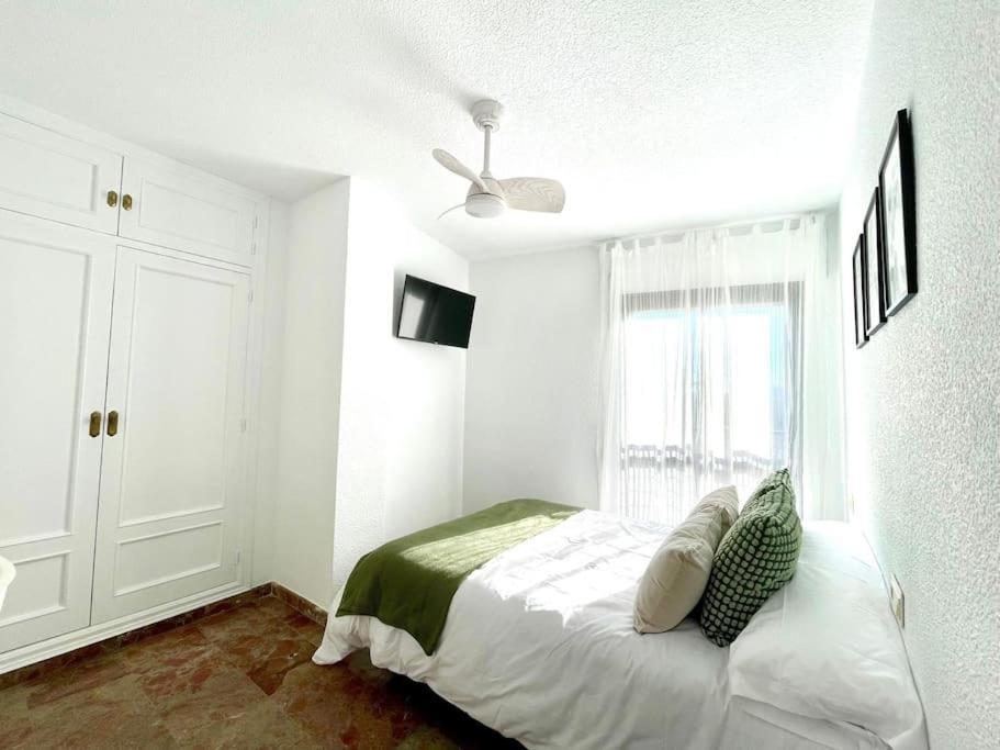 Beautiful & Sunny Apartment Малага Экстерьер фото