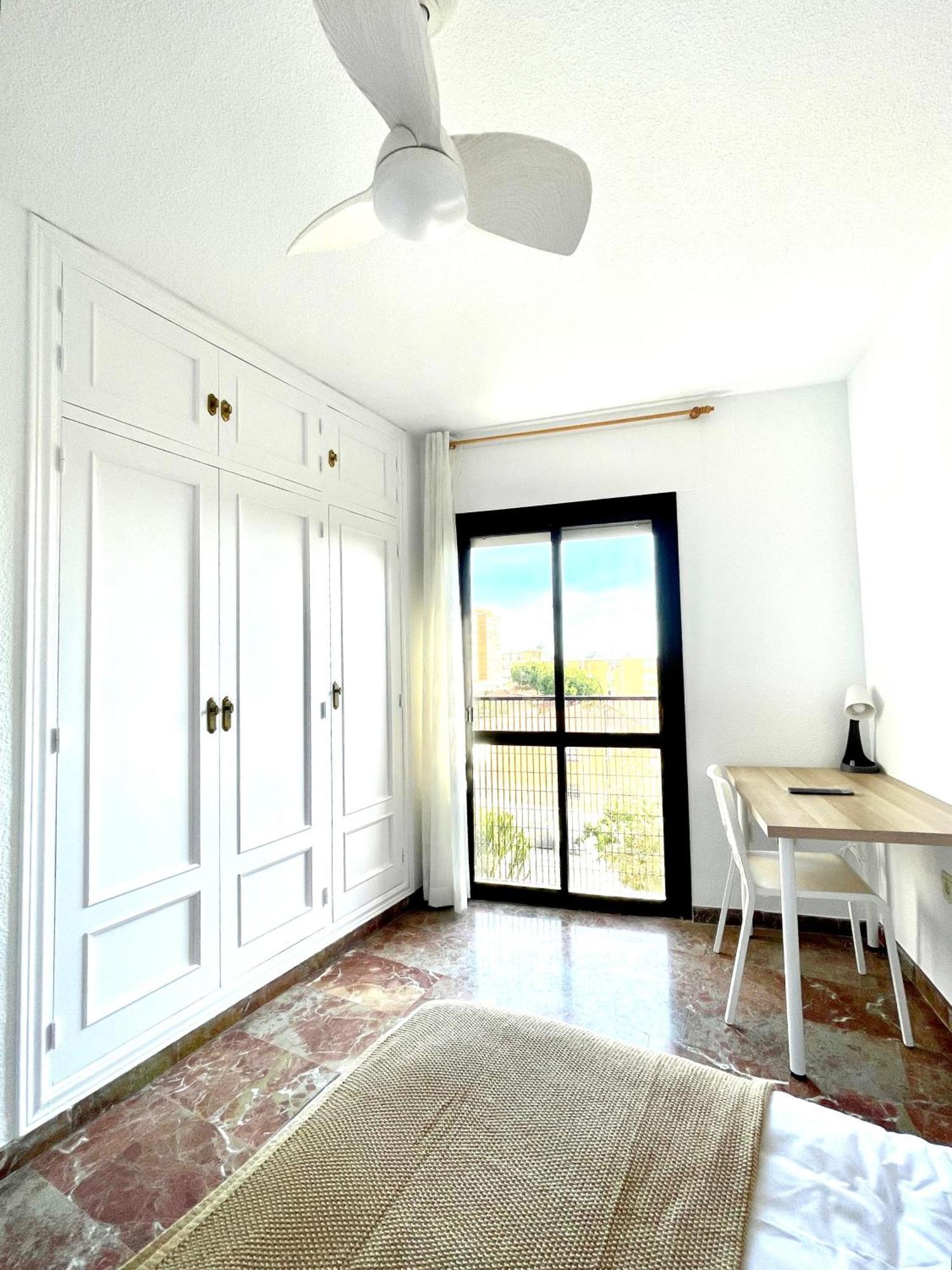 Beautiful & Sunny Apartment Малага Экстерьер фото