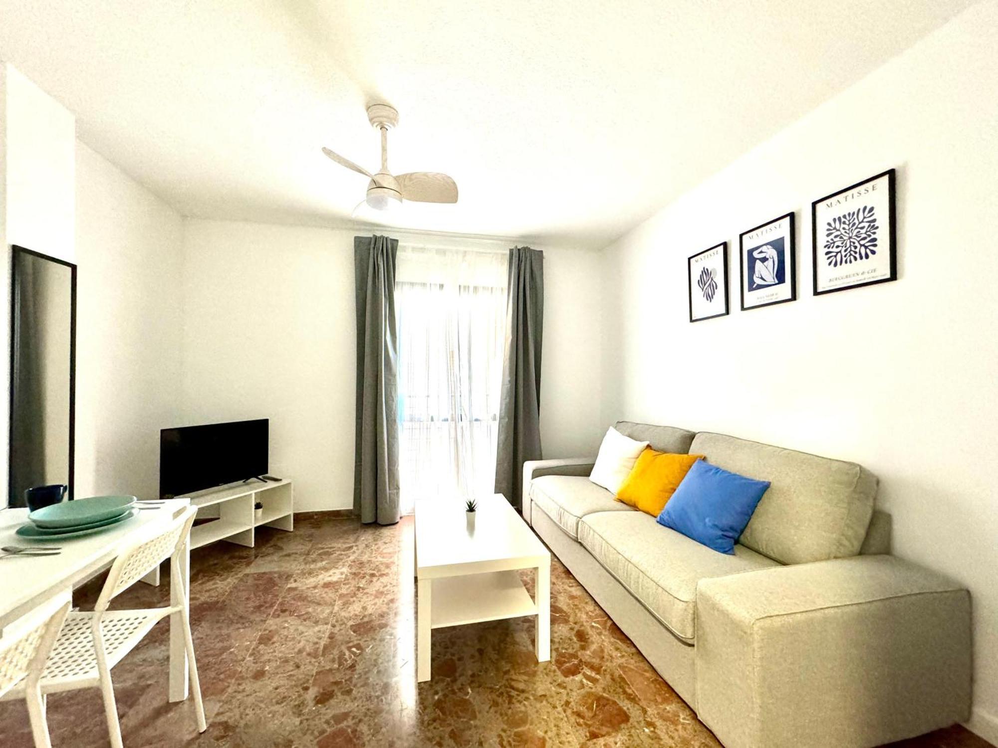 Beautiful & Sunny Apartment Малага Экстерьер фото