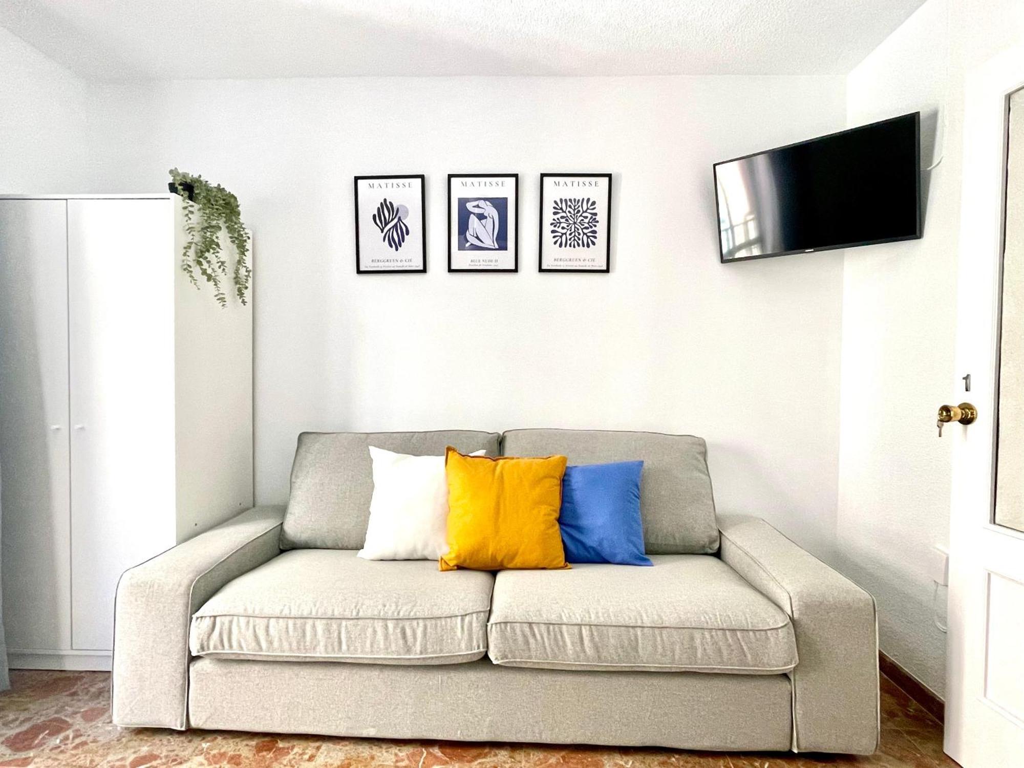 Beautiful & Sunny Apartment Малага Экстерьер фото