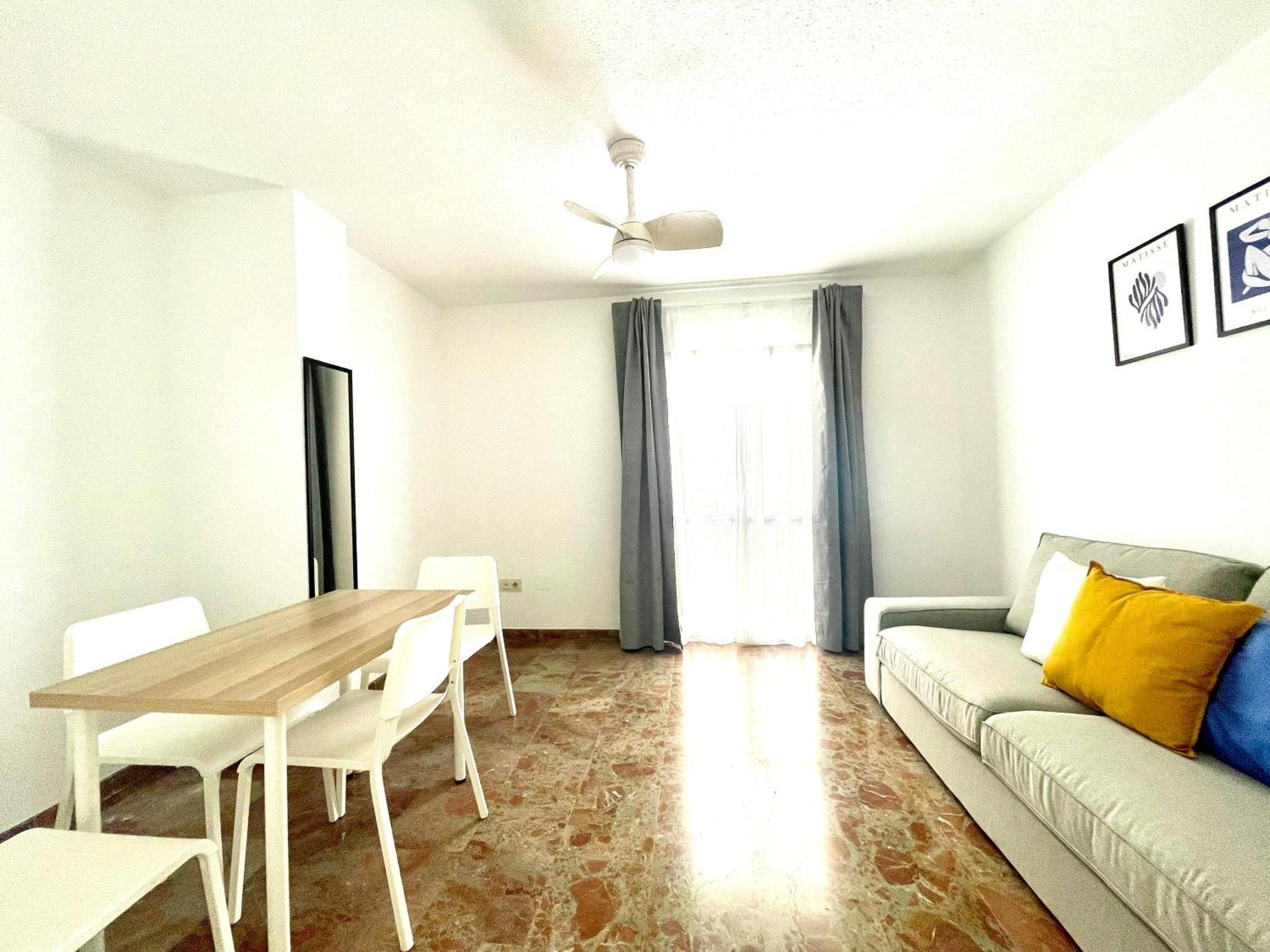 Beautiful & Sunny Apartment Малага Экстерьер фото